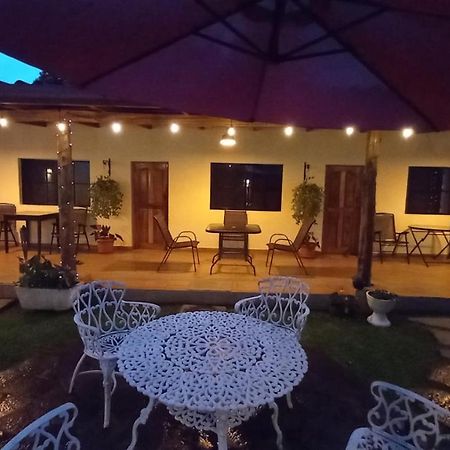 Hostal Deyluwin Juayua Exterior photo