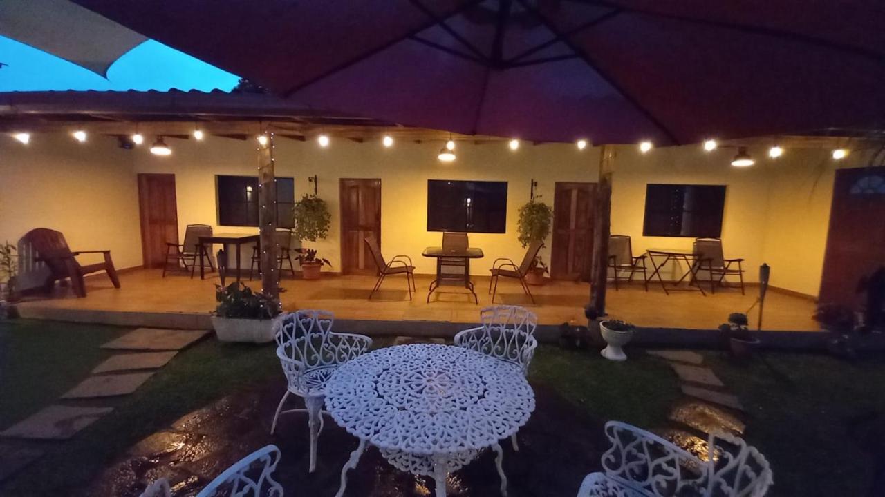 Hostal Deyluwin Juayua Exterior photo